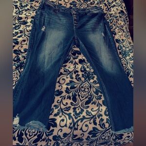 I’m downwnsizing my closet and only worn these jeans a couple of times.